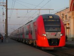 Электропоезд ЭС1-020 прибывает на станцию Орша-Центральная