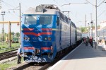 Электровоз ЧС8-008 с поездом 61 СПб-Кишинев