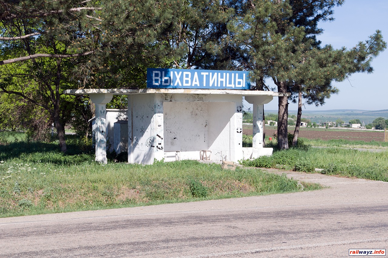 Автобусные остановки на трассе Дубоссары - Рыбница масштабны как на ж.д.