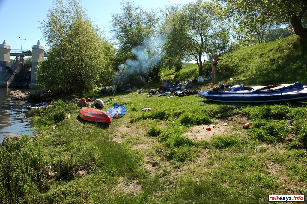 Сбор лодок у  Сабаровской плотины