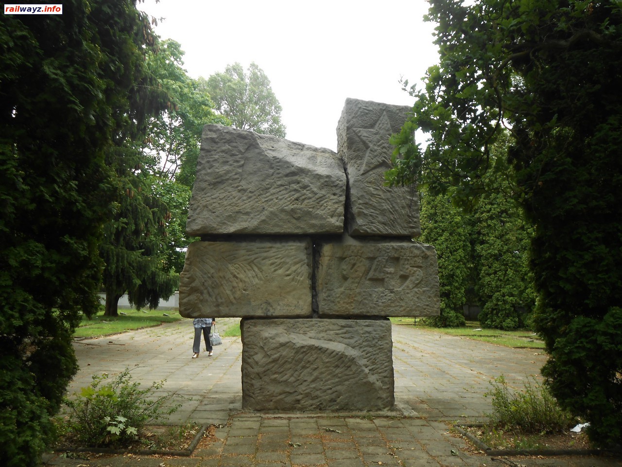 Памятник советским воинам, Военное кладбище, Ольштын