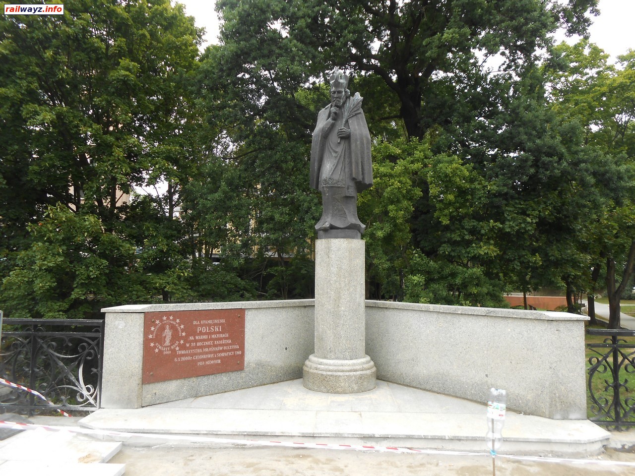 Памятник 35-летию Общества поклонников Ольштына