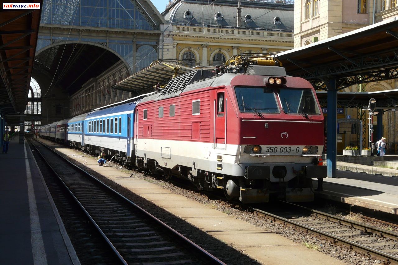 Электровоз 350 003-0 с поездом Будапешт-Брно на ст. Будапешт Восточный