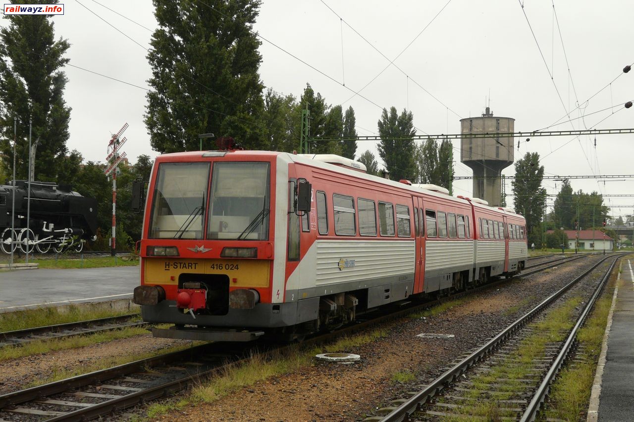 Дизель-поезд 416 024 (РА-В) на ст. Сольнок