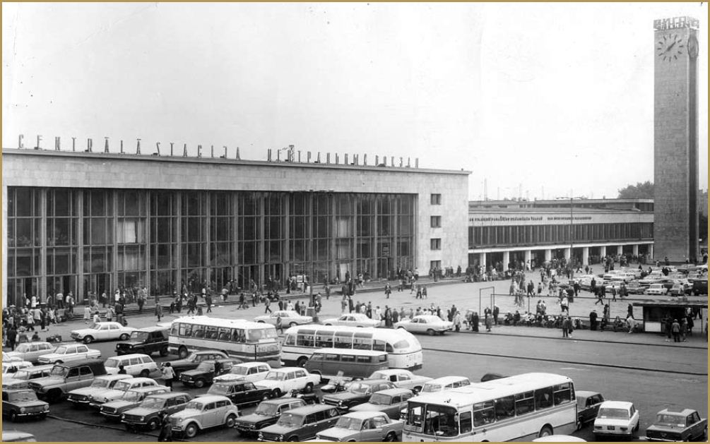 Вокзал и привокзальная площадь. 1970-е годы