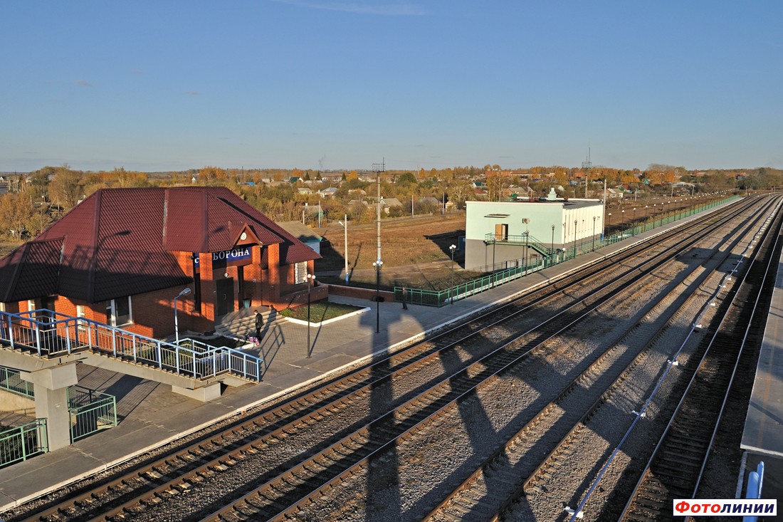 Вокзал, вид с пешеходного моста в сторону ст. Токарёвка