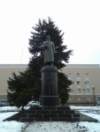 станция Белгород: Памятник генералу Апанасенко на привокзальной площади