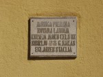 станция Эглайне: Мемориальная доска на станционном здании жертвам сталинских репрессий