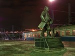 станция Харьков-Пассажирский: Памятник отцу Фёдору на 1-й платформе