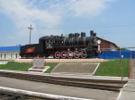 станция Тростянец-Смородино: Паровоз-памятник Эм708-89