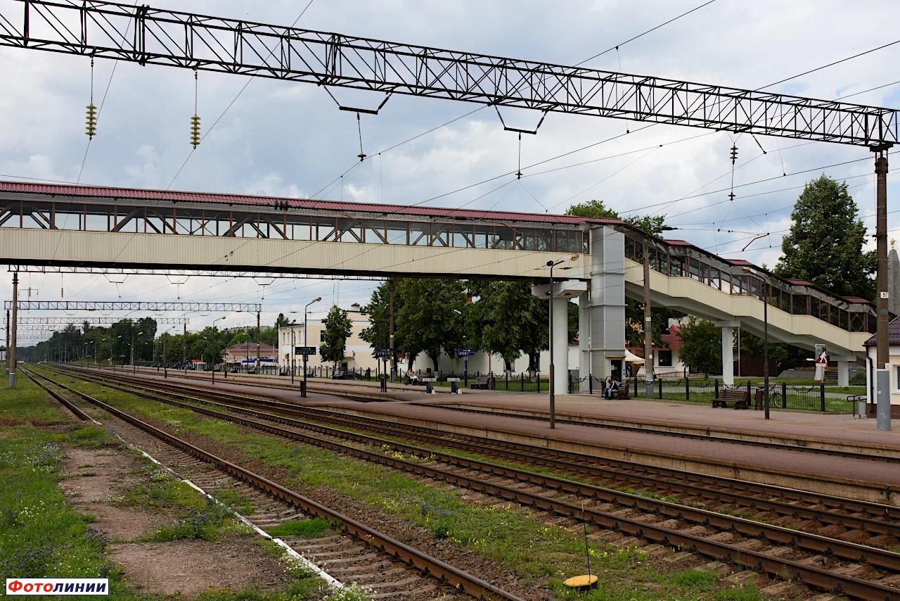 Пешеходный мост, вид в сторону Минска