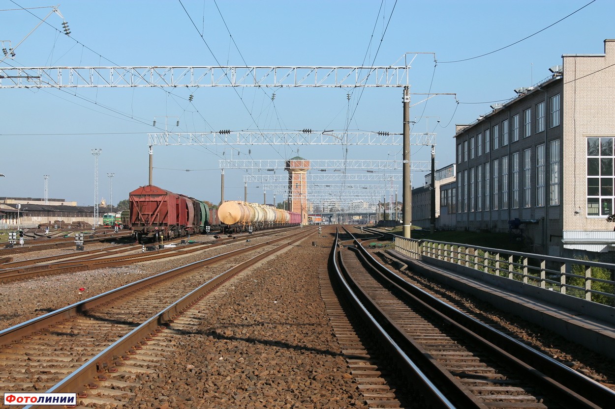 Вид на станцию с путепровода над ул. Тукстантмячё