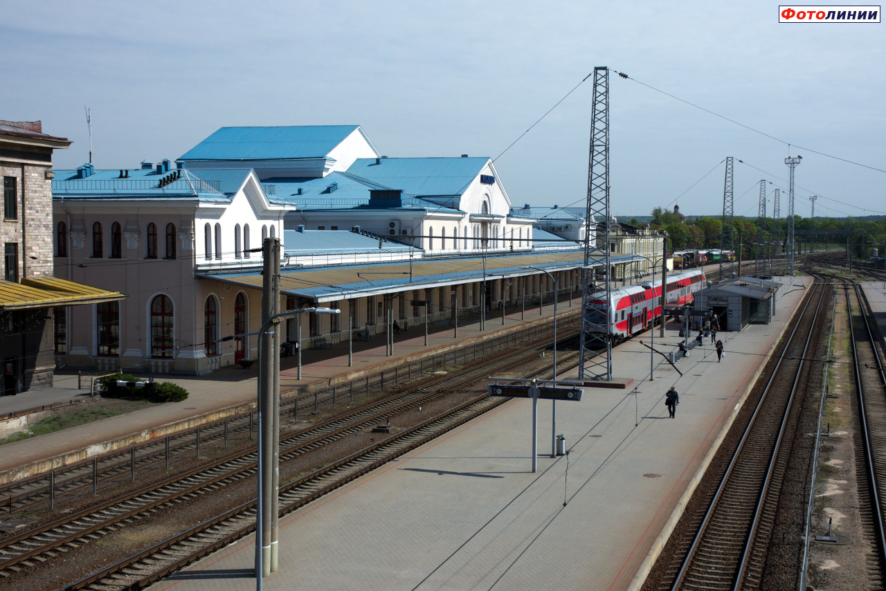 Вторая платформа и вокзал, вид в сторону Науйойи Вильни