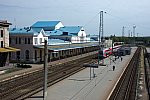 станция Вильнюс: Вторая платформа и вокзал, вид в сторону Науйойи Вильни