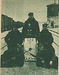 Группа стрелков отделения Железнодорожной Военной Подготовки (KPW) на платформе