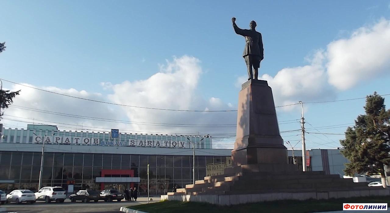 Памятник Дзержинскому у вокзала