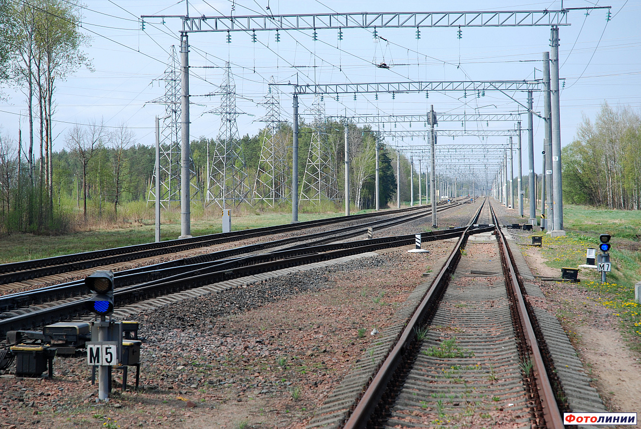 Маневровые светофоры М5 и М7, вид в сторону Осипович