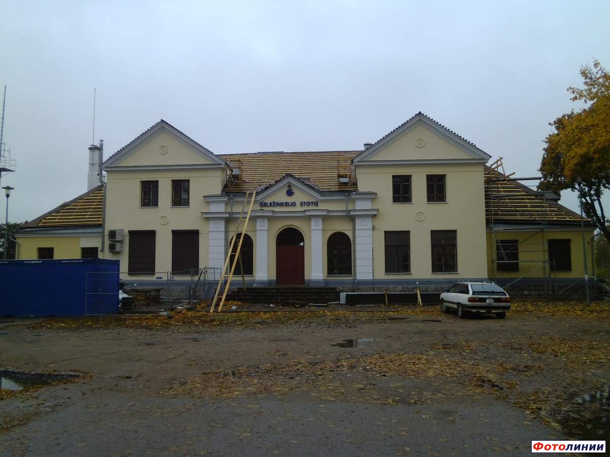 Здание станции на косметическом ремонте