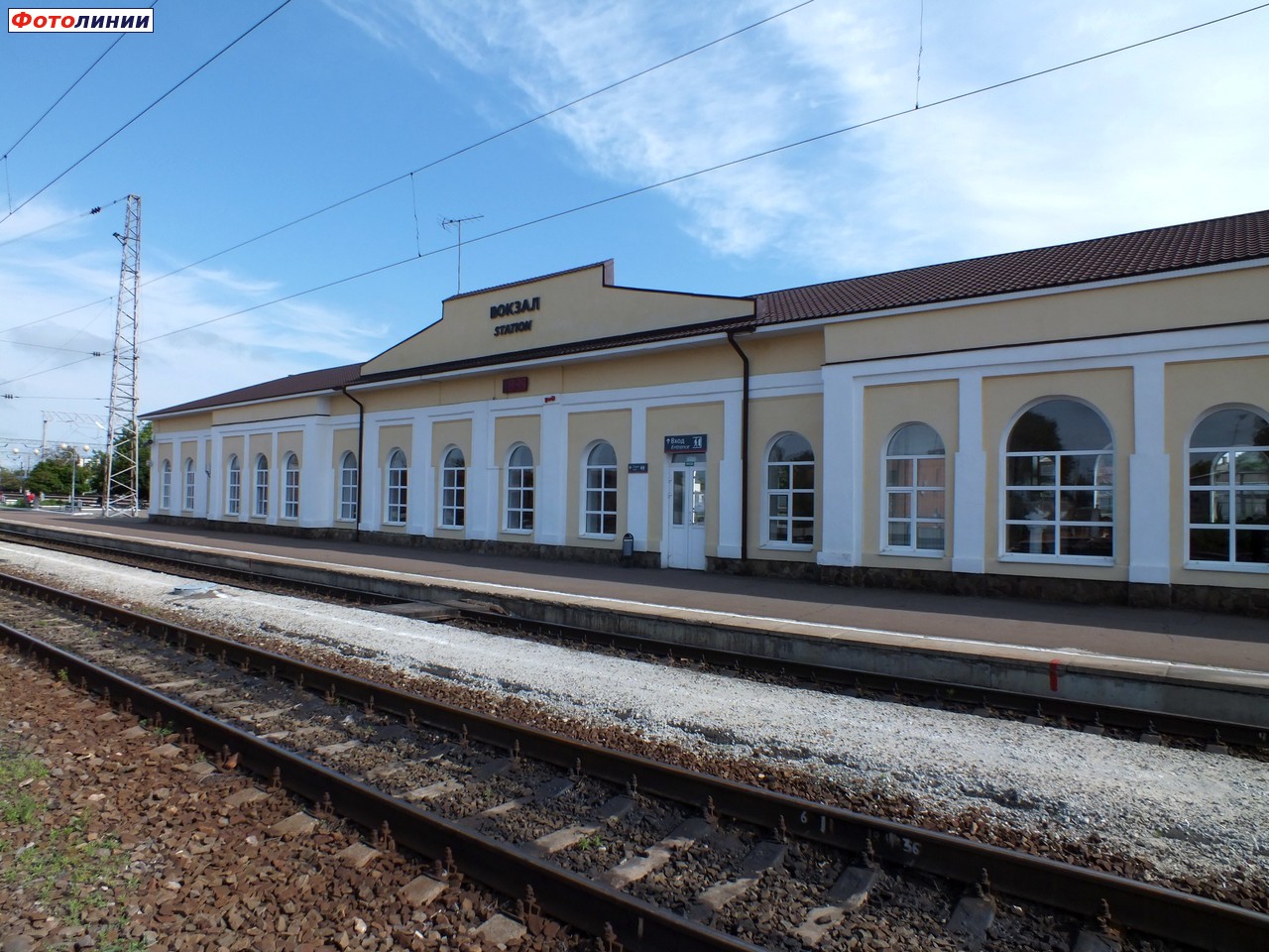 Вокзал. Вид с платформ Донецкого парка