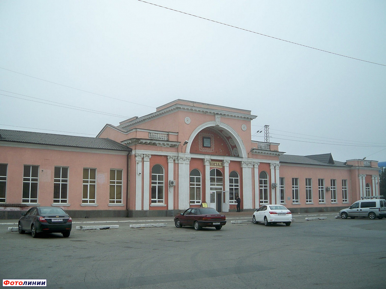 Вид на вокзал с обратной стороны