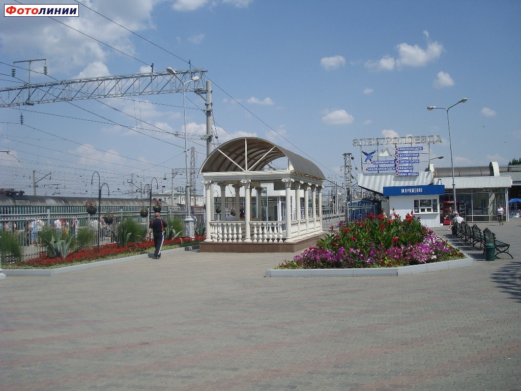 Первая платформа, вид в сторону станции Прохладная