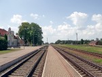 станция Вилкавишкис: Перроны и пути у здания вокзала