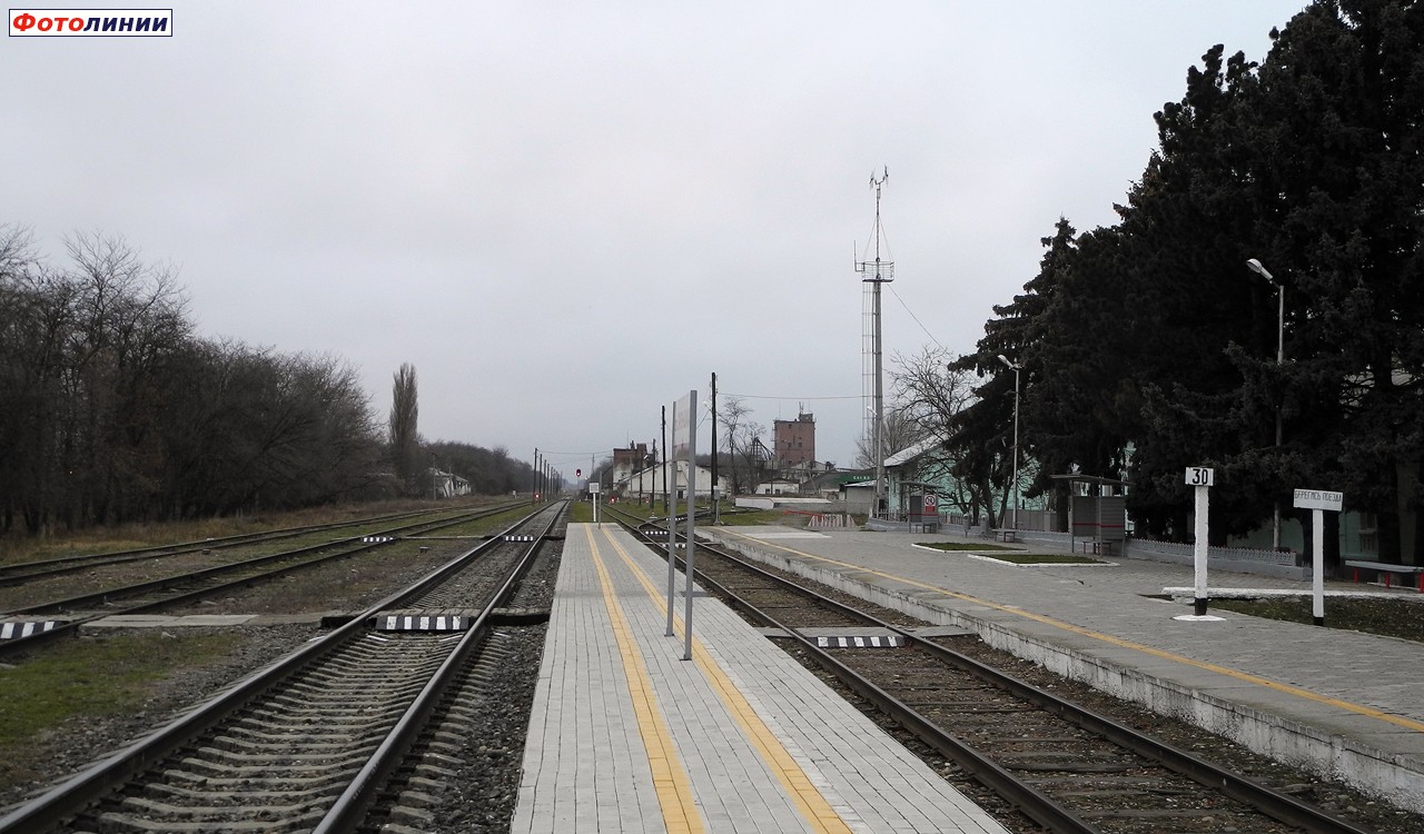 Вид с платформы в сторону Черкесска