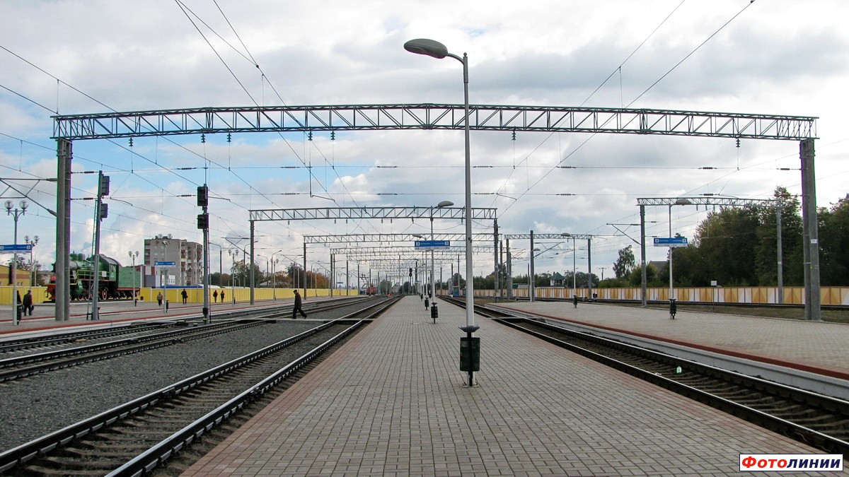 Вид с платформы в сторону Гомеля, Калинковичей