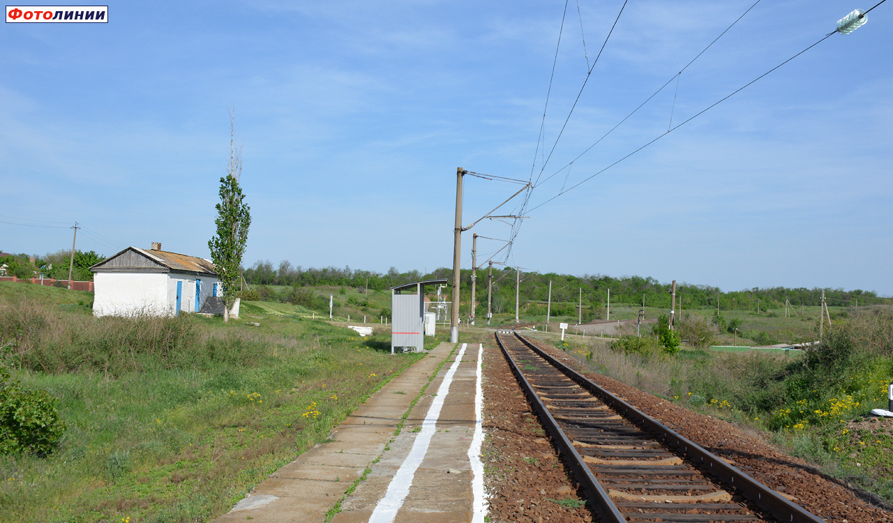 Вид с платформы в сторону ст. Усть-Донецкая