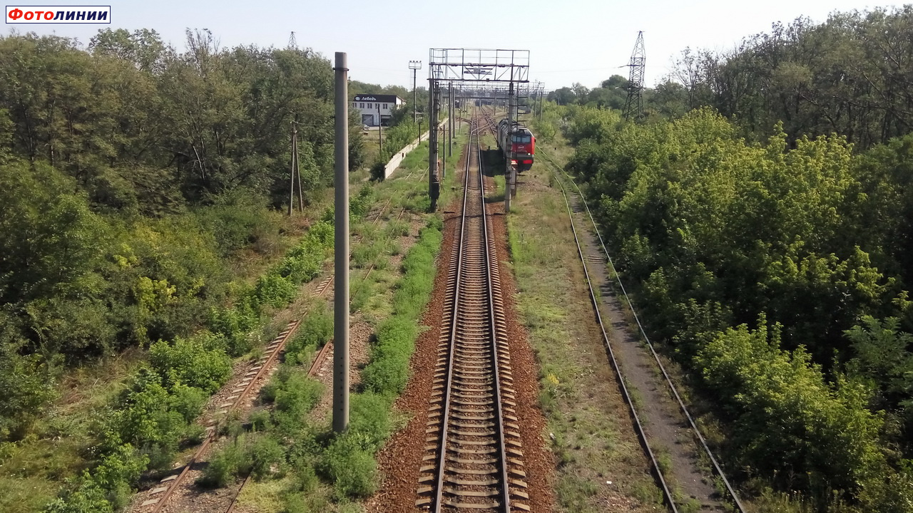 Вид на станцию с автомобильного моста, в сторону Заповедной