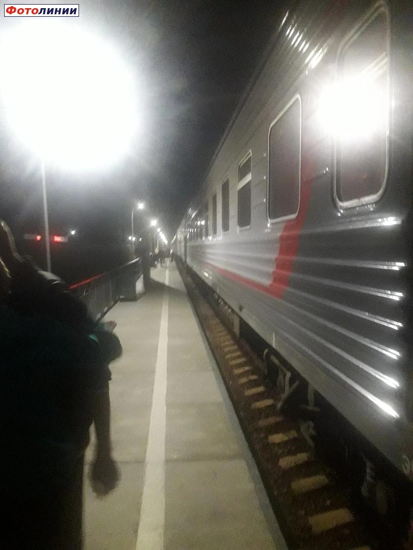 Пассажирская платформа и вид в сторону Крымской