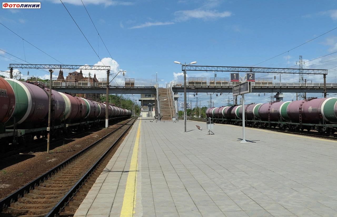 Вид с платформы в сторону Владивостока. Табличка