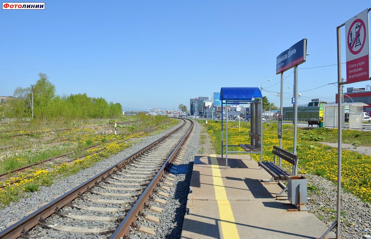 Вид с платформы в сторону Южно-Сахалинска