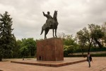 станция Бишкек II: Памятник Фрунзе в привокзальном сквере