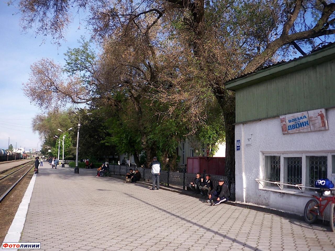 Первая платформа, вид в сторону Бишкека-2