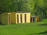 станция Старосельский: Туалет, кладовая и мусорные баки