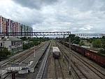 станция Киев-Днепровский: Вид с пешеходного моста на платформу в сторону Почайны