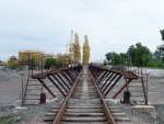 станция Киев-Демеевский: Повышенный путь и т.н. "Кладбище кранов"