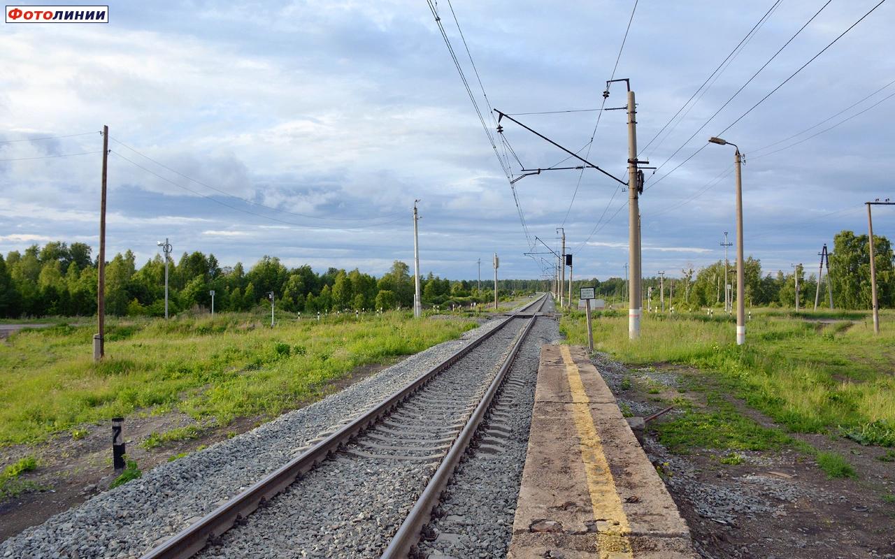 Вид с платформы в сторону Каменска-Уральского