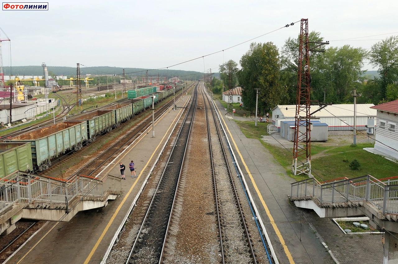 Вид с пешеходного моста в сторону Перми