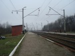 о.п. Стодульцы: Пассажирский павильон и платформа, вид в сторону Комаровцев