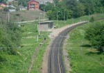 о.п. Шаровечка: Вид на платформу и пассажирский павильон с автомобильного моста