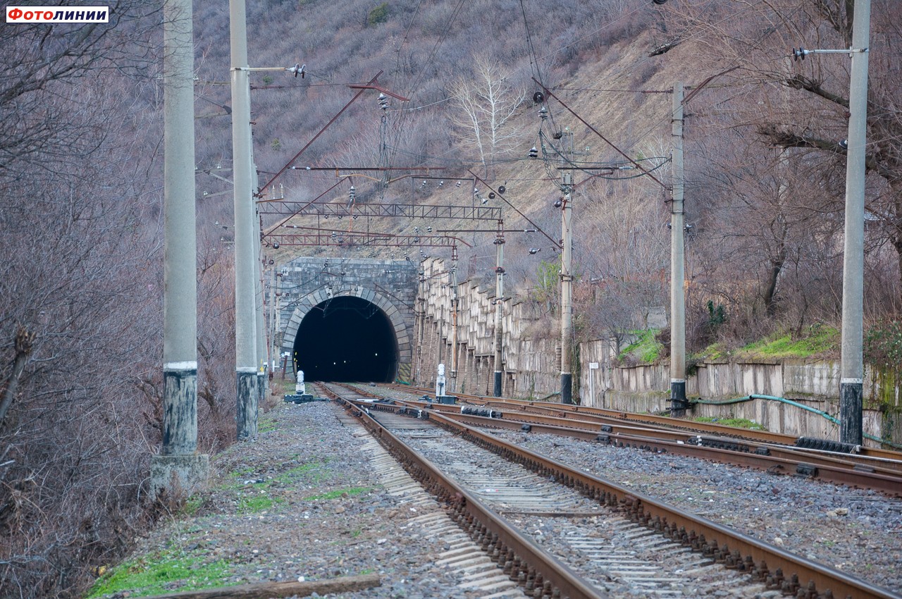 Восточный портал Мцхетского тоннеля, вид в сторону Тбилиси