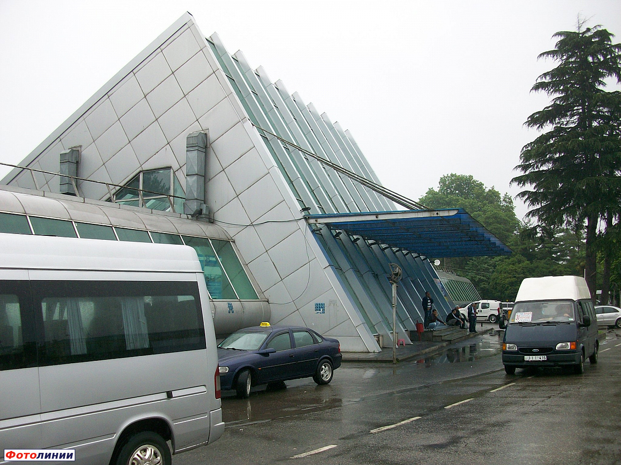 Пассажирское здание, вид с обратной стороны
