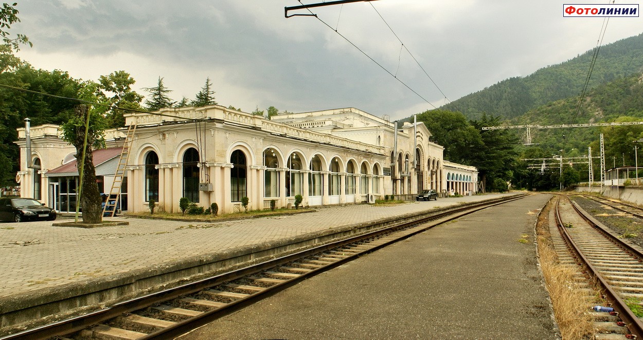 Вид вокзала и платформ