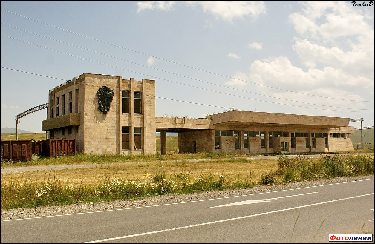 Заброшенное здание станции