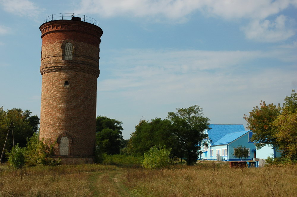 Водонапорная башня и пассажирское здание