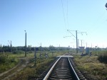 о.п. 4 км (Дачная): Платформа и переезд, вид в сторону Майдан-Вилы