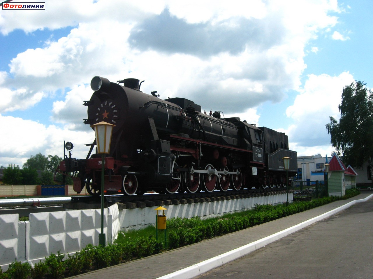 Паровоз-памятник ТЭ-2099 на территории локомотивного депо