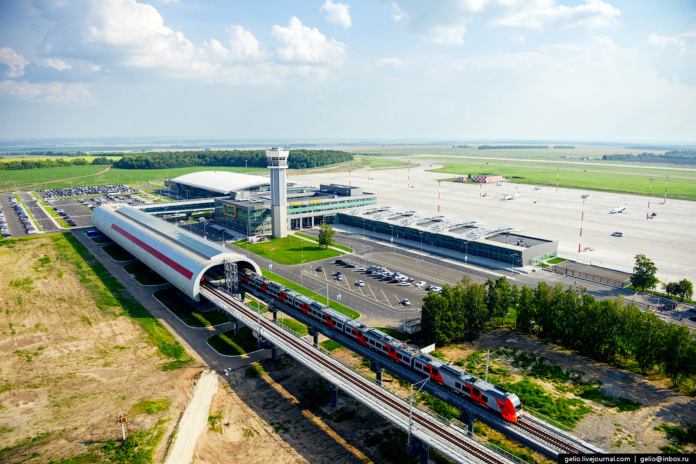 Вид на станцию и аэропорт Казань
